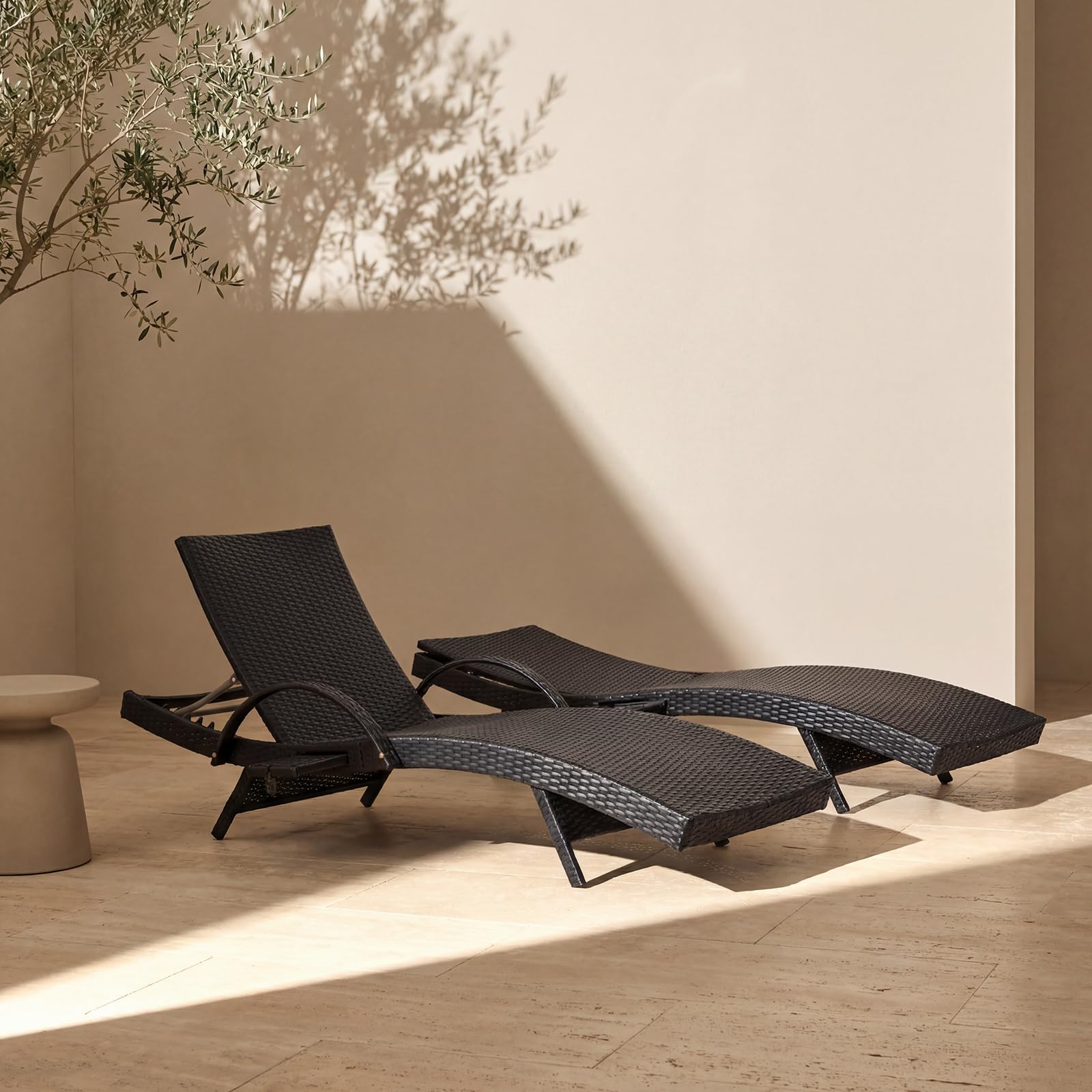 Set of 2 Gray Outdoor Chaise Lounge Chairs, Wicker Patio Lounge Chairs with Adjustable Backrest and Armrests, Durable PE Rattan Pool Chair for Patio, Poolside and Garden